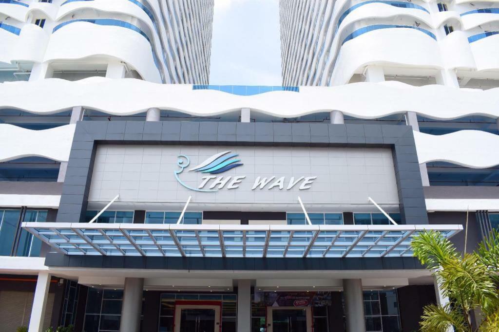 Mykeythe Wave A-17-13a Apartment